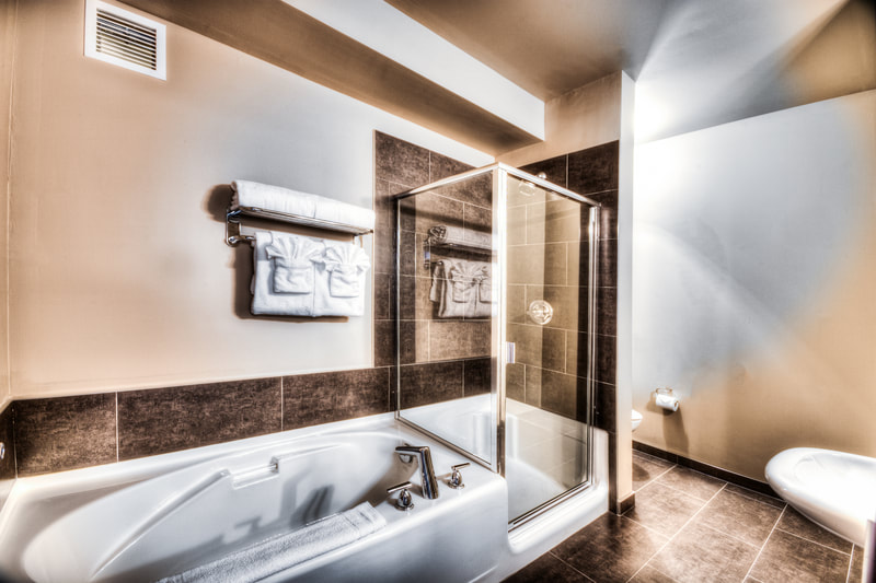 Podollan Inn & Spa Hotel Bathroom with large soaker tub